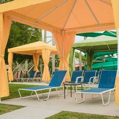 Cabanas | Hawaiian Waters The Colony and Garland