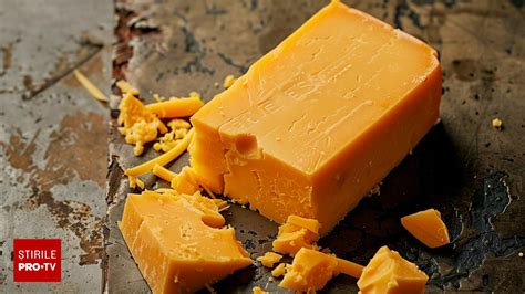 Mai Multe Persoane Au Furat De Tone De Br Nz Cheddar De Lux N