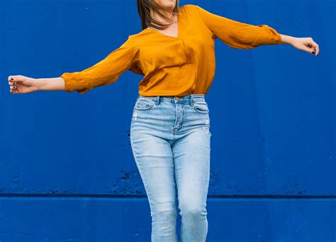 How Should Jeans Fit? Here’s What the Experts Say - PureWow