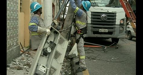 G1 Caminhão derruba poste e trânsito fica interditado na Cidade Velha