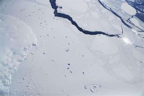 New Image From NASA Shows Antarctica's Melting Iceberg Broken Into ...