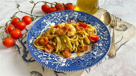 Pasta Pesto E Gamberi La Ricetta Del Primo Di Mare Facile E Gustoso