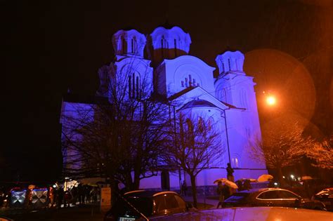 Pravoslavni verniki praznujejo božič srbski patriarh Porfirij pozval k