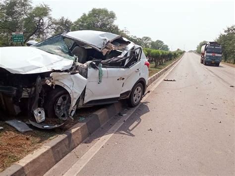 Suv Overturned Twice Two People Seriously Injured तेज रफ्तार क्रेटा की टक्कर से फटा ट्रक का