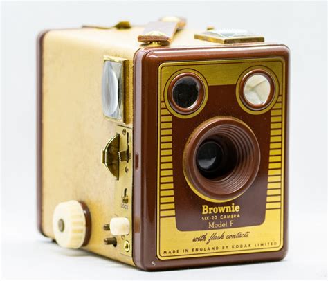 Kodak Six 20 Brownie Model F Vintage Box Camera With Case Snappin