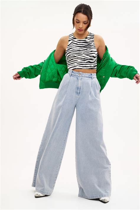 Let S Dance Together Deze Denim Pantalon Heeft Een Hoge Fit Een Wijde