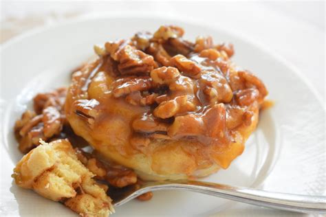 Caramel Pecan Cinnamon Sticky Buns - Sweet Things By Lizzie | Sweet ...