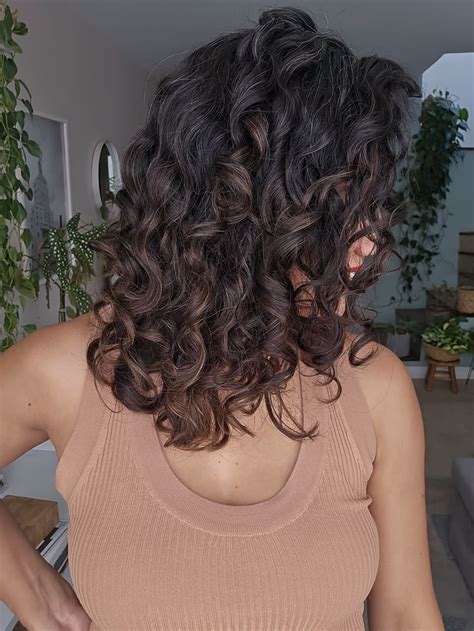 Corte Medio Cacheado - cabelo cacheado 2c3a, corte médio | Tons de cabelo, Cabelo, Inspiração ...
