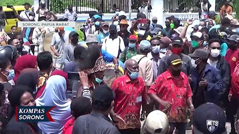 Tarian Nusantara Warnai Aksi Demo Di DPRD Sorong Minta Pemekaran Papua