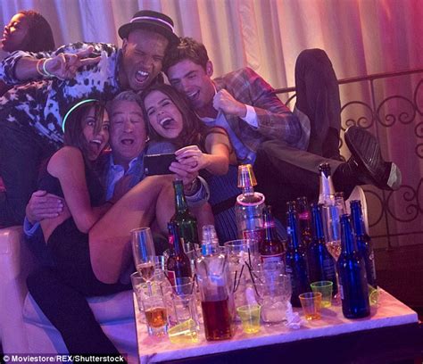 Aubrey Plaza On Her Sex Scenes With Robert De Niro In Dirty Grandpa Daily Mail Online