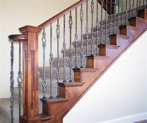 Wood Railing With Wrought Iron Balusters Klassisk Trappe Salt