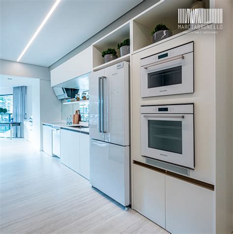 Microondas Junto Ou Separado - Cozinha com Duas Fornos e um Microondas