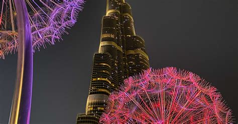 Fireworks around Burj Khalifa at Night · Free Stock Photo