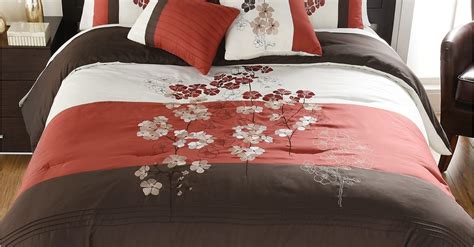 Clearance bedding sets from $11 at Macy’s - Clark Deals