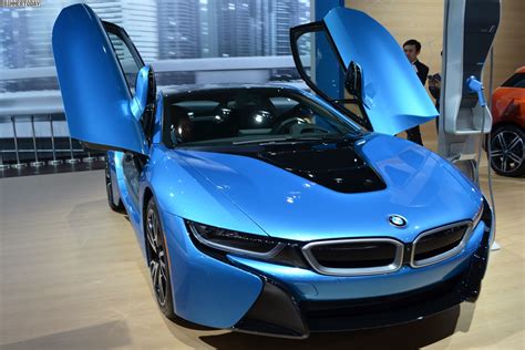 New York 2014 Bmw I8 Zieht In Protonic Blue Alle Blicke Auf Sich