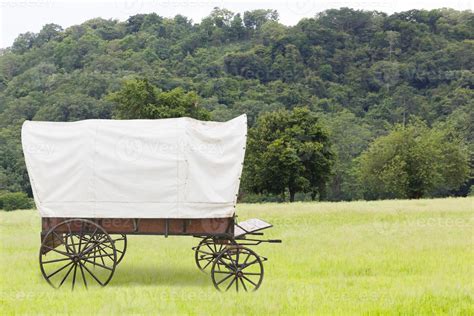 Covered wagon in fields 11820521 Stock Photo at Vecteezy