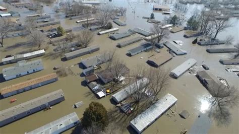 Missouri River flooding forces evacuation of 7,500 from waterfront city ...