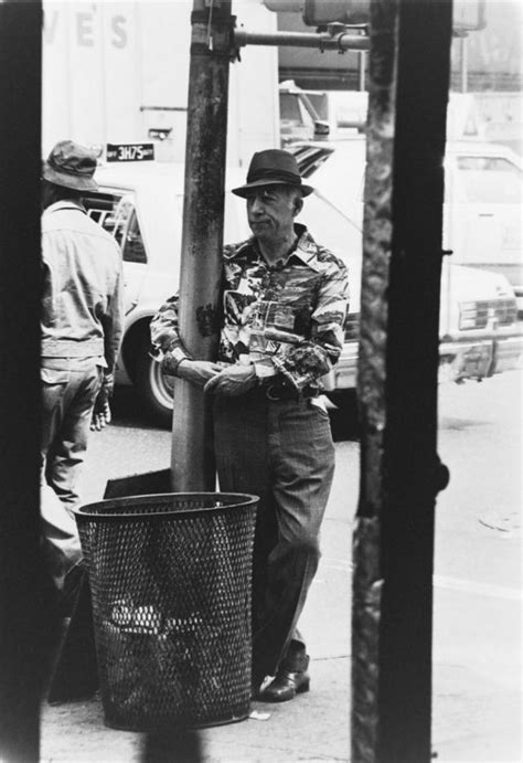 23 Pictures Of Pimps Prostitutes And Homeless Of 1970s Times Square Through A Bartenders