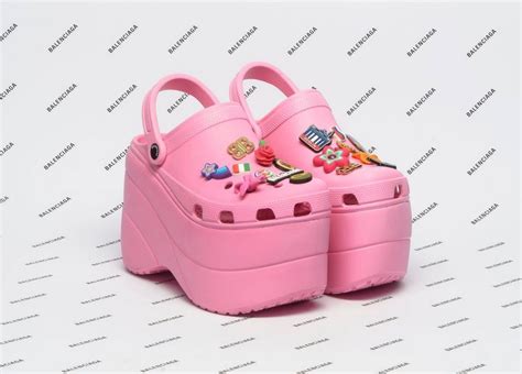 Balenciaga Shows Jibbetz-Festooned Four-Inch Platform Crocs On Spring 2018 Runway | SNOBETTE