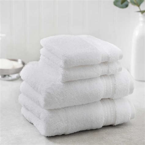 The Best White Fluffy Towels - Natalie Mason