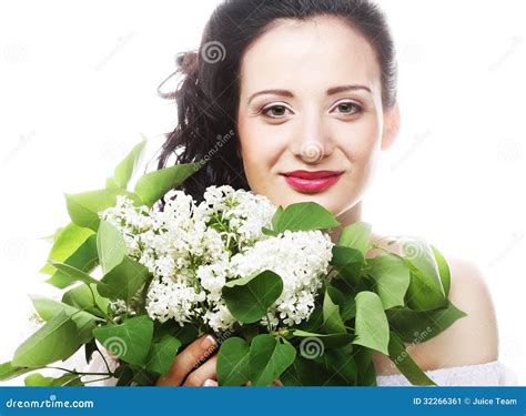 Mujer Con Las Flores Blancas Imagen De Archivo Imagen De Cubo