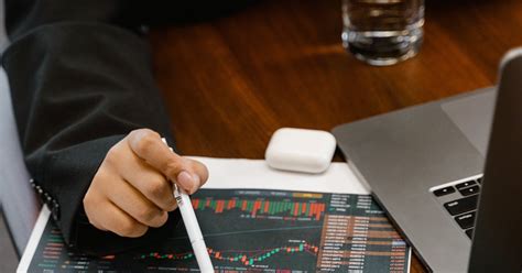 Customer Journeys Redefined by Tracing the Effects of Online Marketing ...