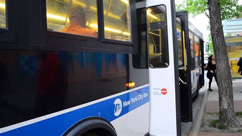 MTA New York City Bus 2002 Orion VII CNG 7579 On The B43 Grand Street