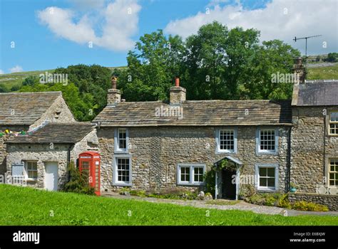 Arncliffe village, Littondale, Yorkshire Dales National Park, North ...