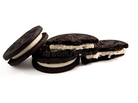 Galletas Sabrosas Negras Aisladas De Fondo Blanco Imagen De Archivo