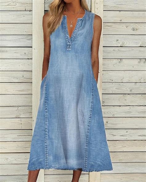 Sleeveless Pocket Detail Casual Denim Dress