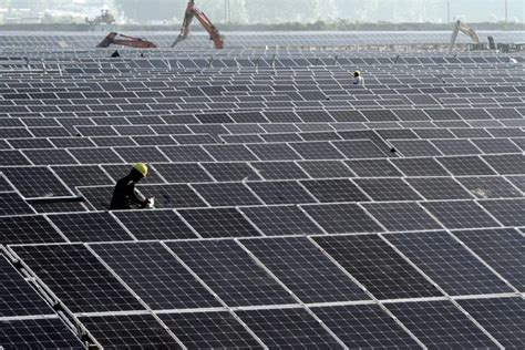 Chinese Workers Install Solar Panels Photovoltaic Power Station China ...