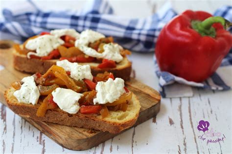 Bruschette Con Peperoni E Mozzarella Di Bufala Cibo Che Passione