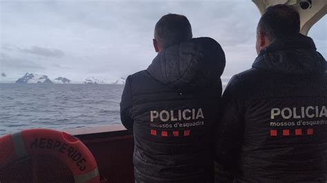 Mossos On Twitter Membres De La Unitat Aqu Tica Collaboren Aquests