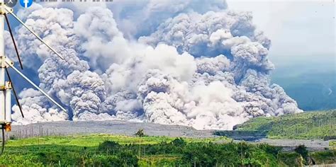 Monte Semeru Indonesia Eleva La Alerta Al Más Alto Nivel Por La Erupción Del Volcán En La Isla