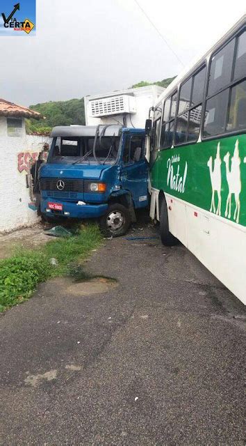 Ônibus e caminhão colidem na Av João XXIII Via Certa Natal Trânsito