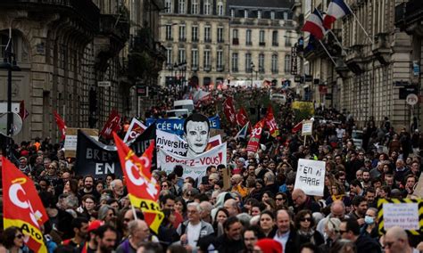 Rekordowa liczba demonstrantów w Paryżu W całej Francji strajkowało