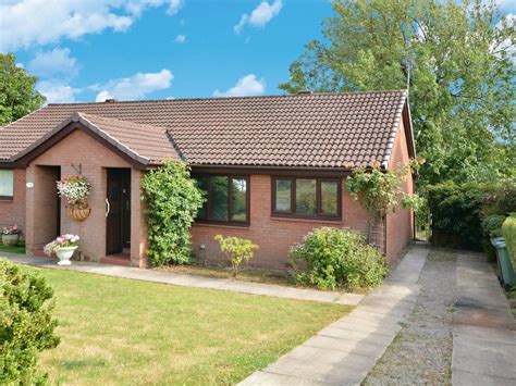 2 Bed Bungalow For Sale In Woodside Park Avenue Horsforth Leeds West