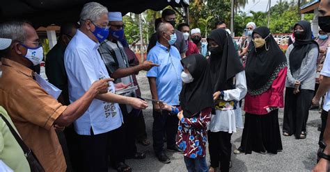 Pm Sampaikan Sumbangan Persiapan Raya Berita Harian