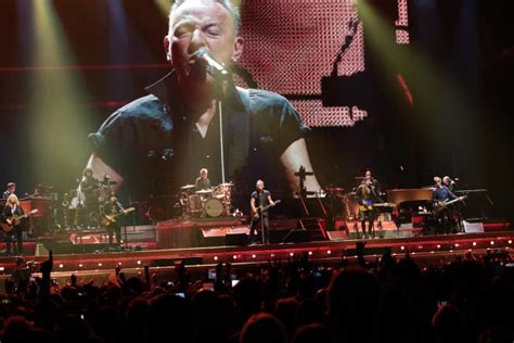 Bruce Springsteen En Zijn E Street Band Vieren Vriendschap En Muzikale