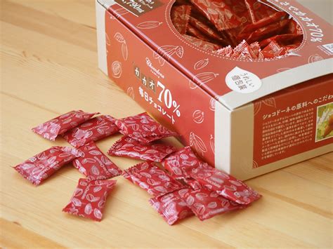 【楽天市場】【カカオ70チョコレート ボックス入り 1kg 】お菓子 おかし 配る 毎日チョコレート 個包装 ハイカカオ チョコレート