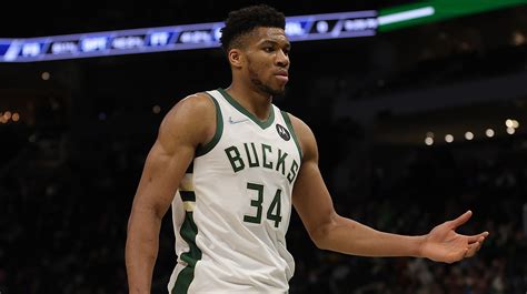 Celtics zmiażdżyli 76ers Giannis Antetokounmpo znów napisał historię