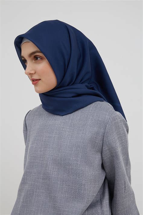 11 Inspirasi Warna Jilbab Untuk Baju Abu Abu Anti Kusam All Things