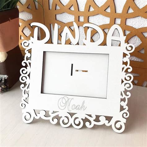 Porta Retrato Personalizado DINDA em MDF Branco Rosa Baby Decorações