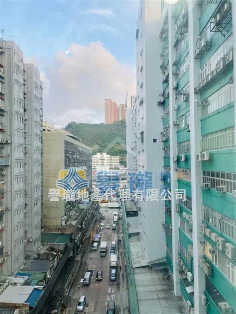 葵涌工業華業工業大廈住宅屋苑出租， 近mtr 密碼鎖出入 開揚靚裝工作室 House730