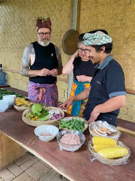 Bali Munduk Authentic Cooking Class Banyumala Waterfall