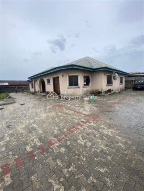 For Sale 3 Bedroom Bungalow Built On 2plots Of Land Facing Commercial