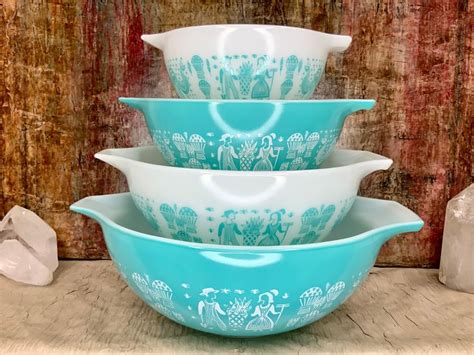 Vintage Pyrex Butterprint Amish Cinderella Mixing Bowls Set Of 4