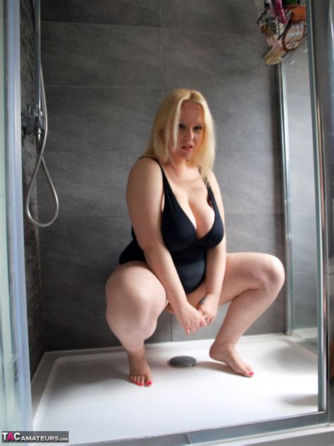British Fatty Sindy Bust Oils Up While Getting Butt Naked In A Shower CoedCherry