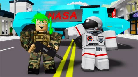 Bounty Hunter Vs Crazy Astronaut Roblox Youtube