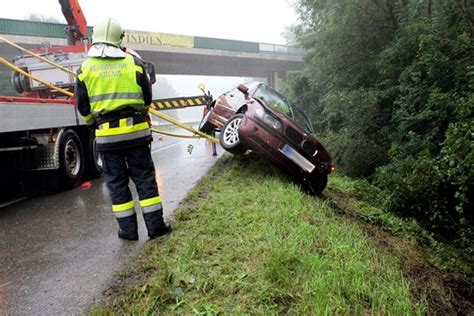 Freiwillige Feuerwehr Krems Donau B A Pkw St Rzt In Graben Und